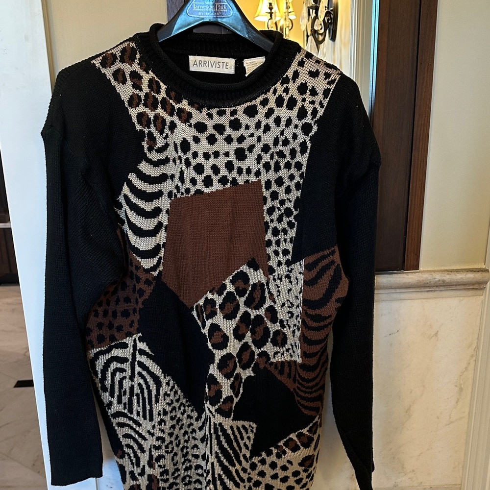 Arriviste Women's Black and Brown Patterned Sweater